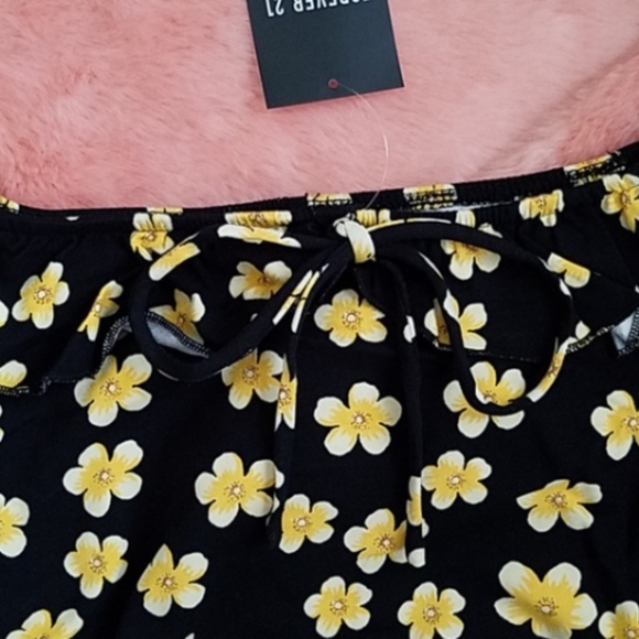 Off-the-Shoulder Floral Ruched Top - Picture 2 of 3